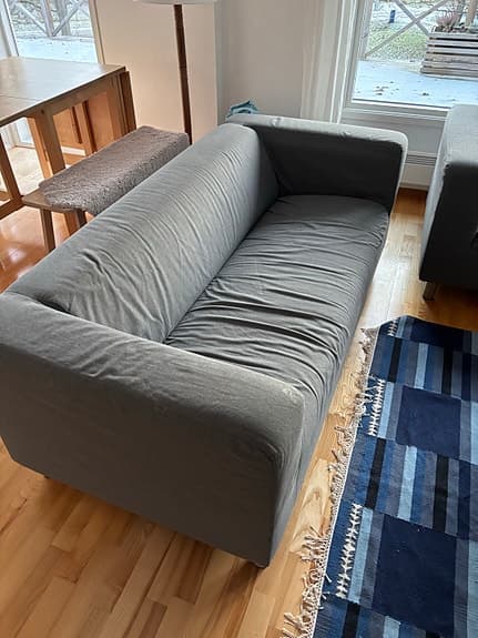 Två IKEA Klippan soffor