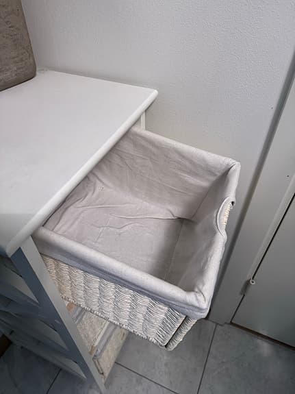 Byrå ”OURE” från Jysk 3 korgar