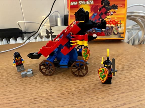 Retro Lego set 6043 - Dragon Defender