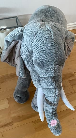 Mycket fin stabil elefant plysch som barn som kan rida och leka med
