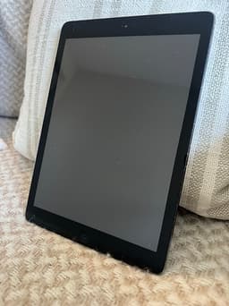 Apple iPad Air 1:a generatione (9.7) med svart Griffin skydd/skal