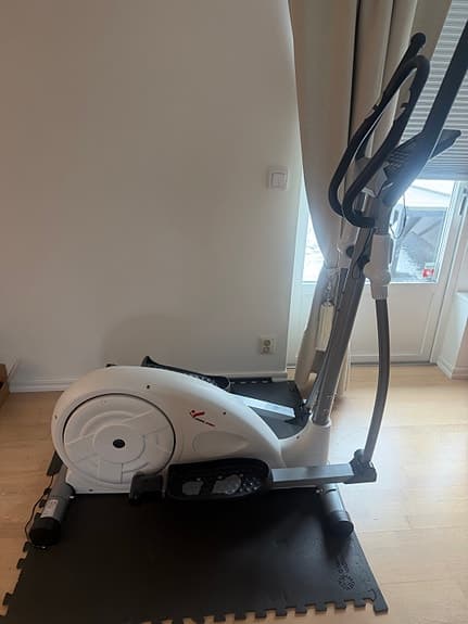 Crosstrainer vit med träningsdator