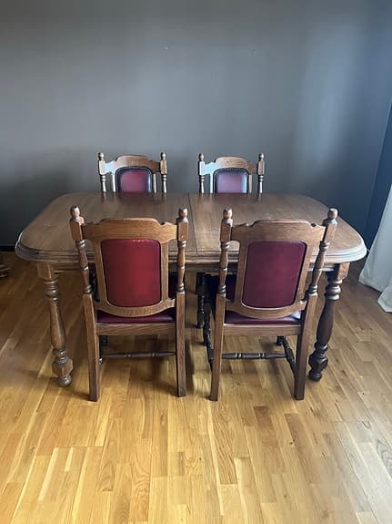 Matgrupp - bord/ stolar säljes