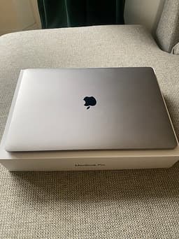 MacBook Pro 15” i7 / 16GB / 512GB