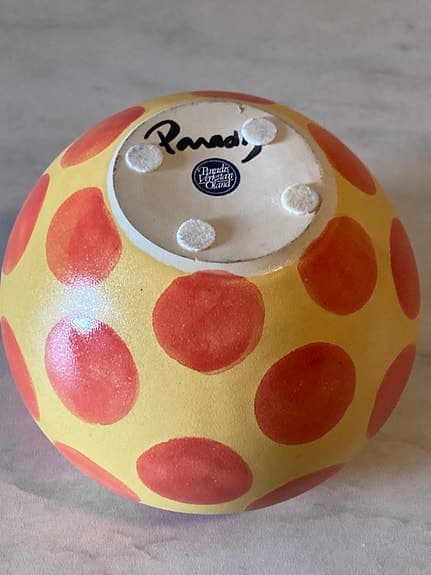 Paradisverkstaden ljusstake gul med röda prickar keramik