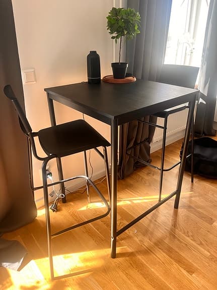 Säljer bord och stolar