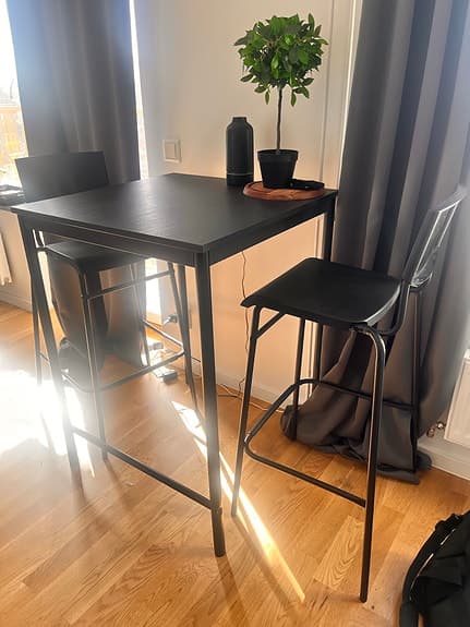 Säljer bord och stolar