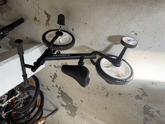 Pinepeak barncykel 10" svart/ spring cykel