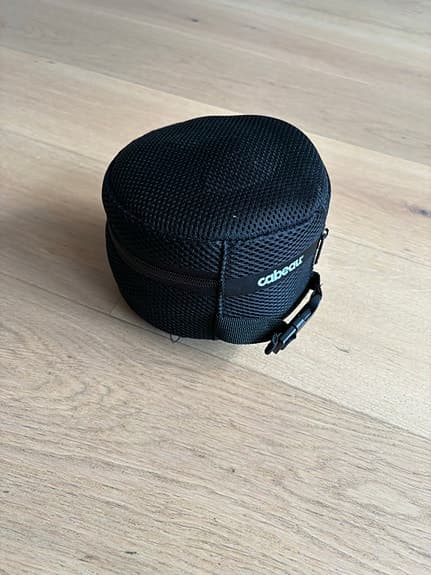 Cabeau nackkudde reskudde unisex svart