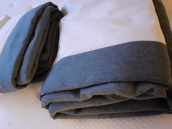 Sänggavel och DUNVIK 2 x madrassklädsel