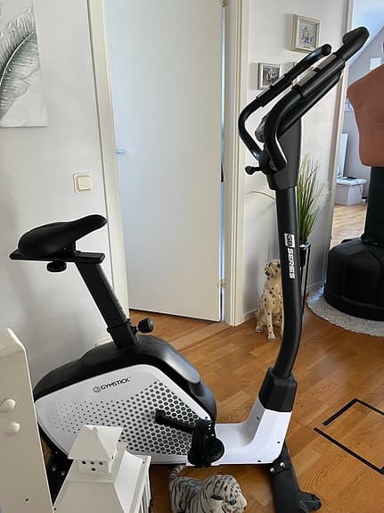 Gymstick GB 3.0 motionscykel med träningsdator svart/vit