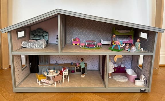 Lundby dockskåp med möbler och dockfamilj