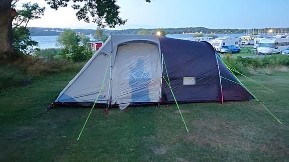Tält familjetält flerpersoners grå mörkblå