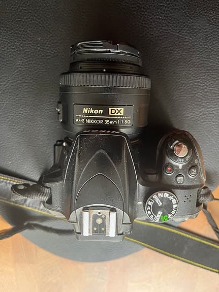 Nikon DX systemkamera med AF-S Nikkor 35mm f/1.8G objektiv