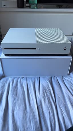 Microsoft Xbox One S spelkonsol vit