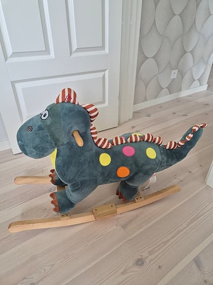 Milly Mally gungdjur dino med dinoljudeffekt. Gunghäst