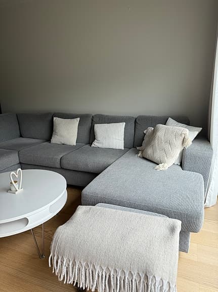 soffa, soffbord och TV-bänk