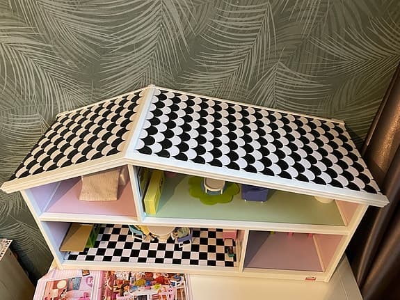 Lundby dockskåp med möbler och dockor