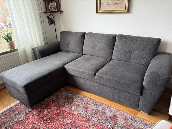 Jysk hörnbäddsoffa med schäslong grå tyg