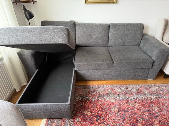 Jysk hörnbäddsoffa med schäslong grå tyg