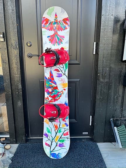 Gnu B-Nice snowboard med Union Triology-bindningar