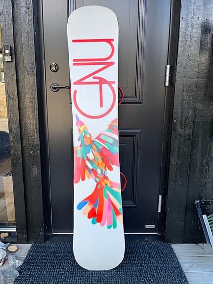 Gnu B-Nice snowboard med Union Triology-bindningar