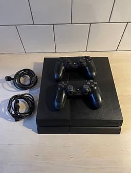 Sony Playstation 4 spelkonsol svart med två handkontroller