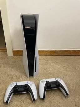 Sony Playstation 5 spelkonsol vit med två handkontroller