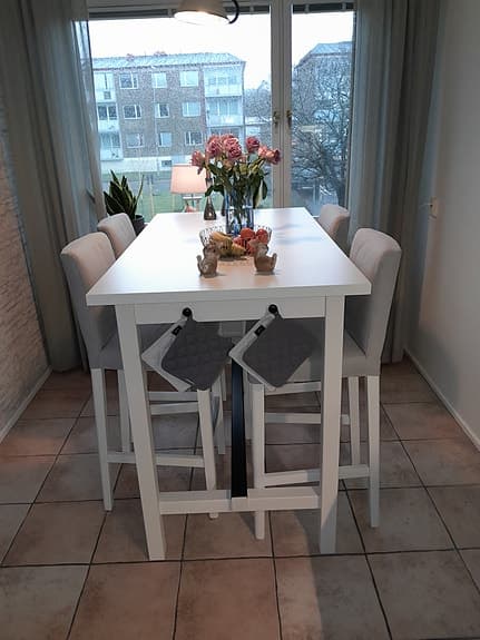 Matgrupp med 4 stolar
