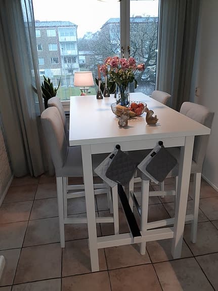 Matgrupp med 4 stolar