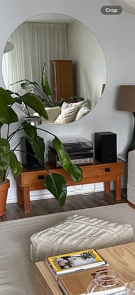 Bänk/byrå i trä med läder detaljer
