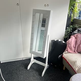 Smyckesskåp med spegel fristående vitt