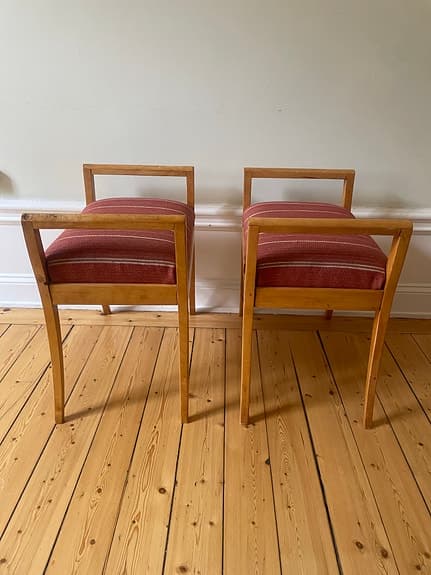 Antika taburetter i björk. Märkta Riddersvik (Herrgård).