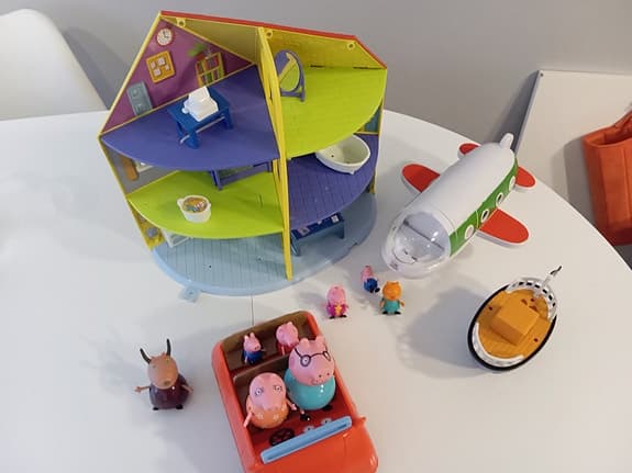Greta Gris lekset hus bil båt flygplan figurer