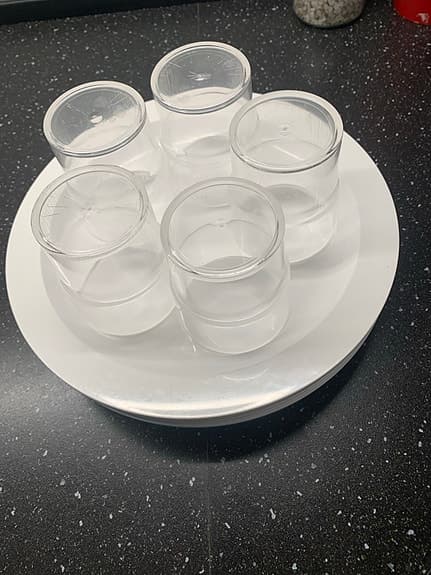 Duka picknickservis med tallrikar, skålar och muggar vit plast