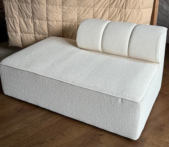 Audo Copenhagen soffa schäslong vit textil