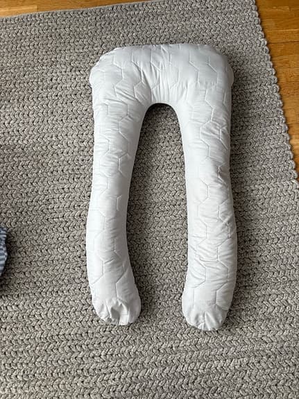 Kroppskudde/gravidkudde grå