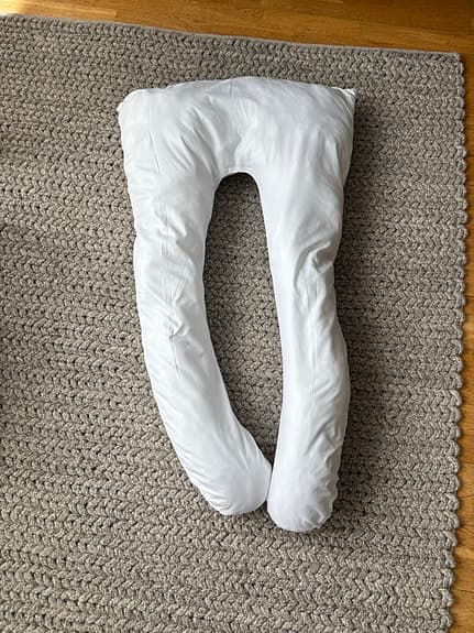 Kroppskudde/gravidkudde grå