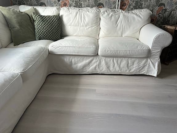 Hörnsoffa Ektorp med vit avtagbar klädsel