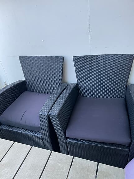 Utemöbelset soffa fåtöljer och bord konstrotting mörkgrå