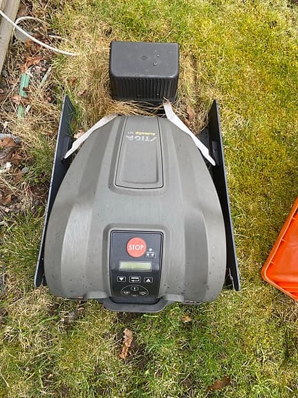 Stiga Autoclip robotgräsklippare grå