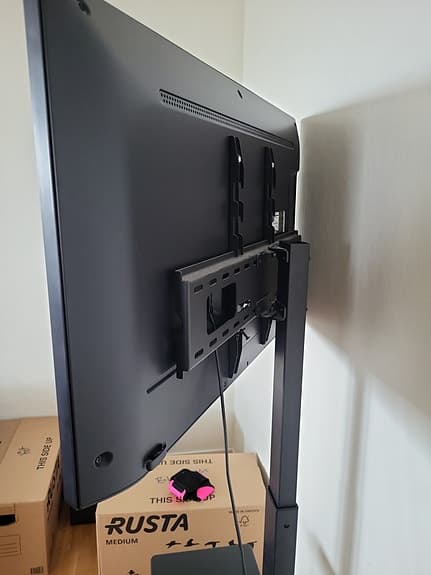 43" LG TV + Stativ