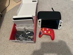 Nintendo Switch OLED spelkonsol vit med handkontroll och spel