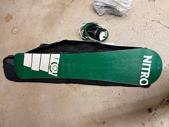 Nitro T1 Snowboard 156 cm + Bindningar & Bag