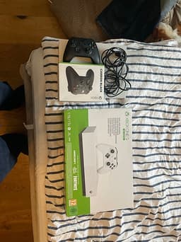 X box one, två kontroller