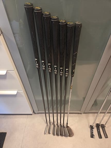 2 Järnset, 3 Putter, 2 golfbag