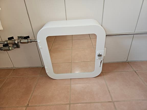 Spegelskåp / badrumsskåp
