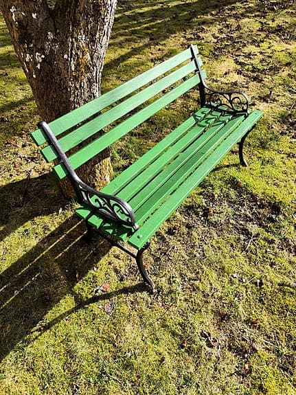 Liten Gammal Parkbänk Gjutjärn