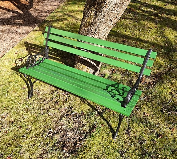 Liten Gammal Parkbänk Gjutjärn