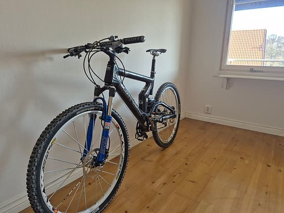 Scott Strike Limited Ny.  Kolfiber Samlarobjekt.